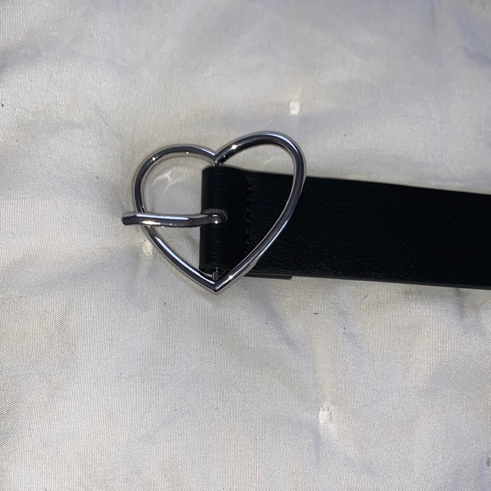 brandy melville heart belt